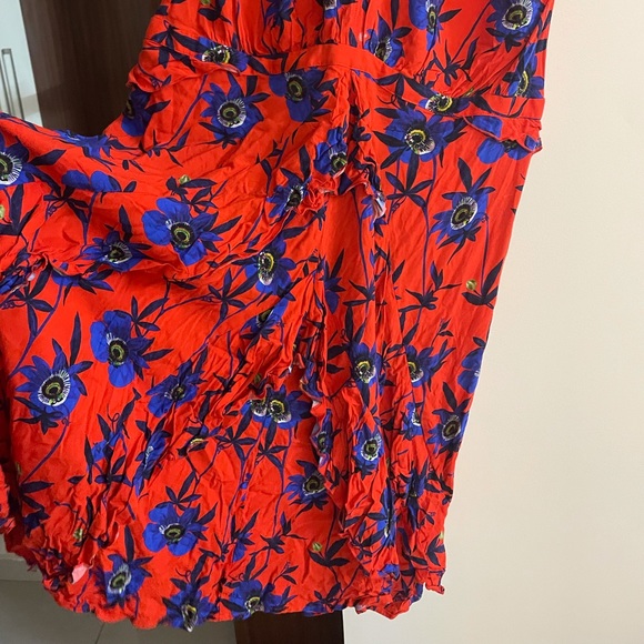 Backless dress - Picture 2 of 4